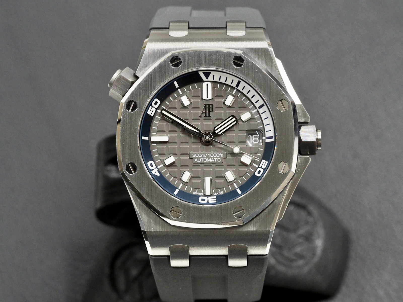 Audemars Piguet 15720st Royal Oak Offshore Diver