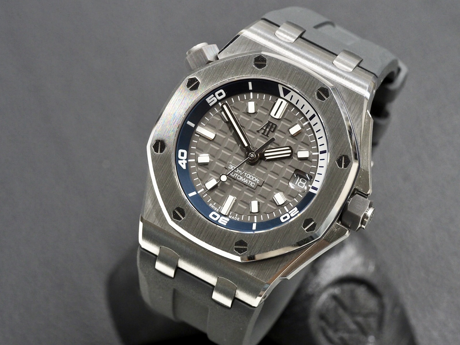 Audemars Piguet 15720st Royal Oak Offshore Diver - Image 4